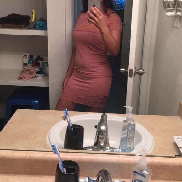 Cute pink lace dress - Picture 3 of 4